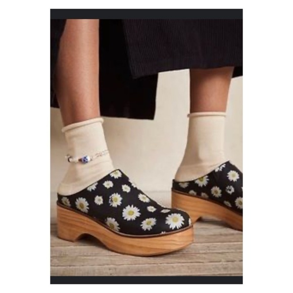 FREE PEOPLE Black Daisy Print Conversational Clog Shoe Size 38.5 NEW - Picture 4 of 8